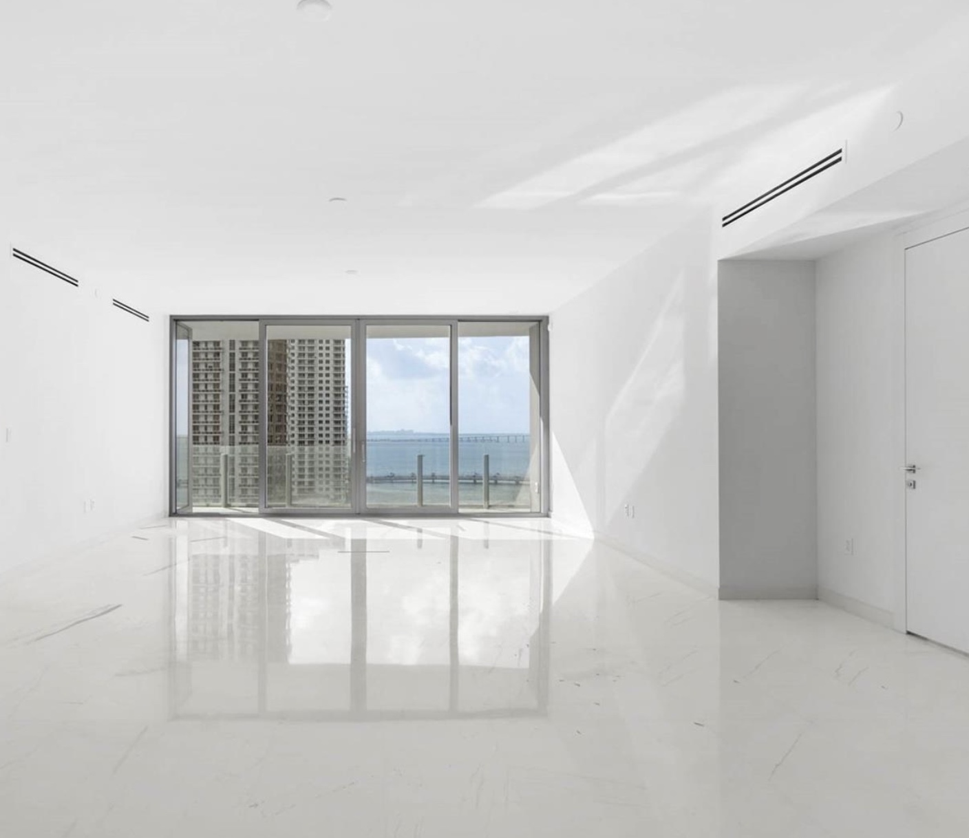 Building Photo - 300 Biscayne Boulevard Way