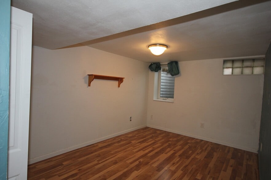 Building Photo - 819 10th St