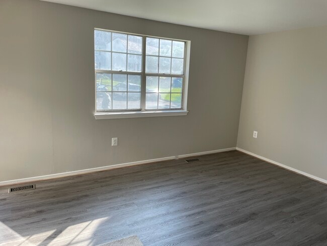 Building Photo - 32 Baileys Ct