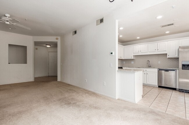Building Photo - Beautiful 2 bed/2bath condo in Scottsdale!!