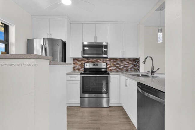 Building Photo - 7142 Golf Colony Ct