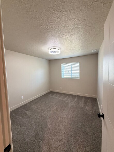 Building Photo - 81 N 950 W
