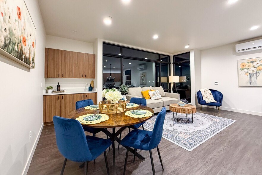Interior Photo - The Towns On Elm