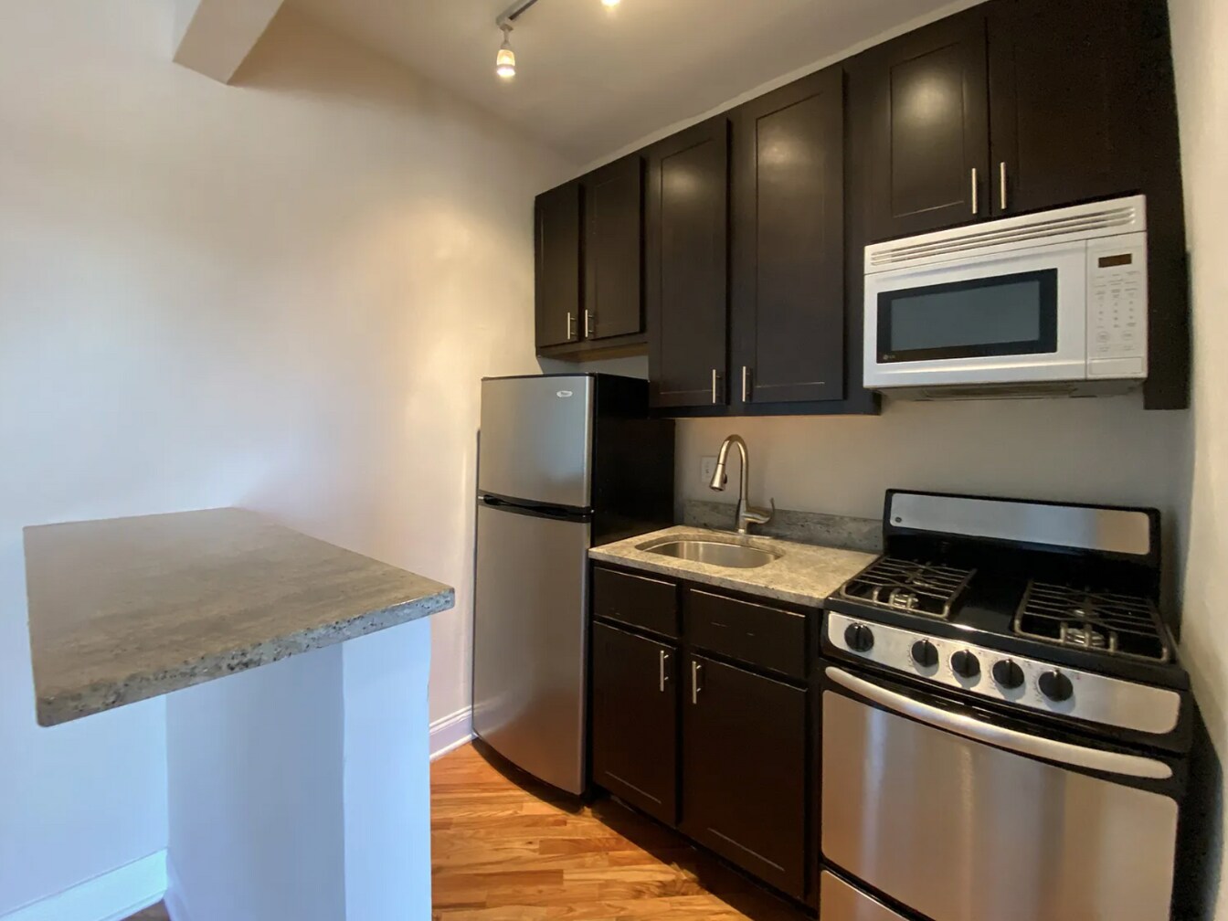 Building Photo - 4610 N Paulina St