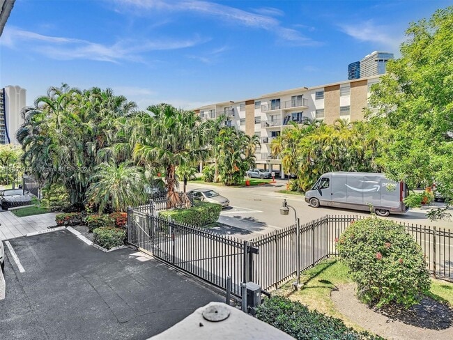 Building Photo - 250 181 Dr