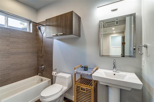 Building Photo - 4977 Zuma Ct