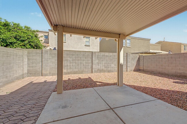 Building Photo - 7042 W Mercer Ln