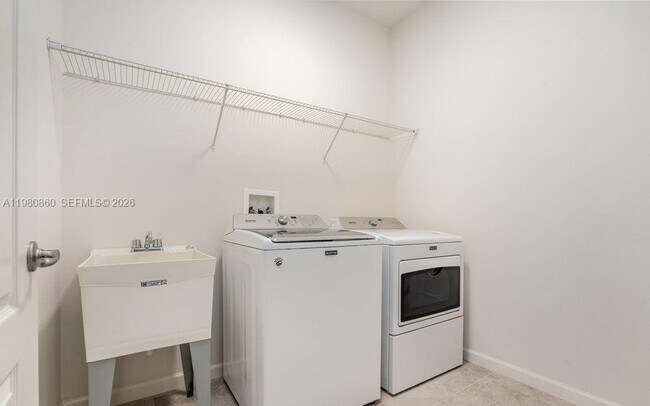 Building Photo - 744 Remington Green Dr SE