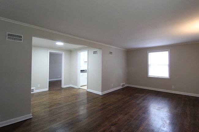 Building Photo - One Bedroom Duplex in North Kansas City