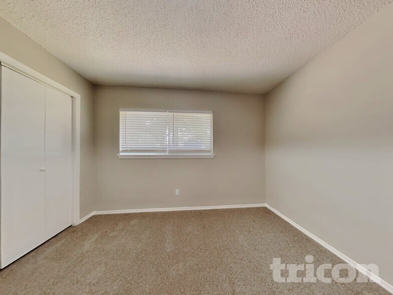 Building Photo - 3227 Rockdale Dr
