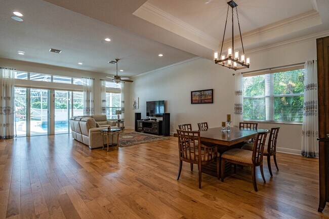 Building Photo - 4229 Diamond Square