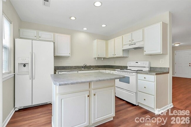 Building Photo - 411 Caddy St