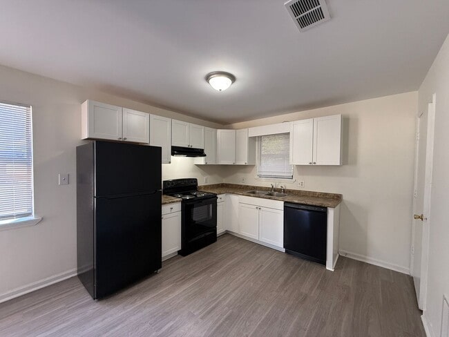 Building Photo - Cozy Pet-Friendly, 2-Bedroom, 1-Bath Duplex in West Athens