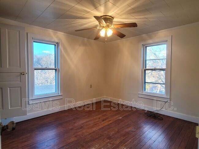 Building Photo - 22 Center St