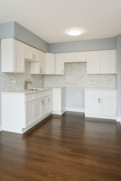 Building Photo - 2445 W 51st St