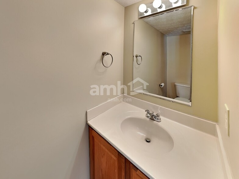 Building Photo - 375 Highbanks Valley Dr