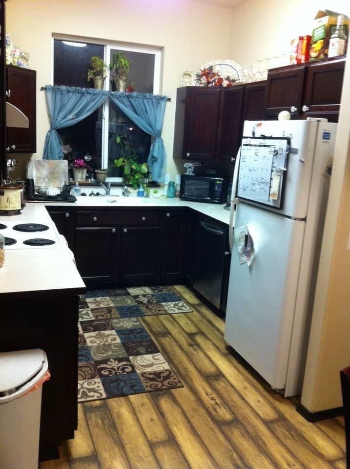 Kitchen - 2633 W Apperson Dr