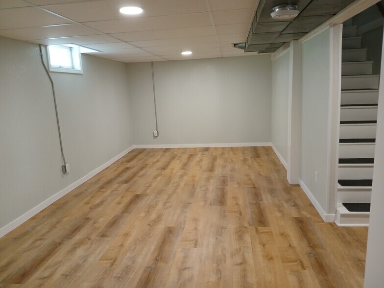 Lower living space - 1209 9th Ave SE