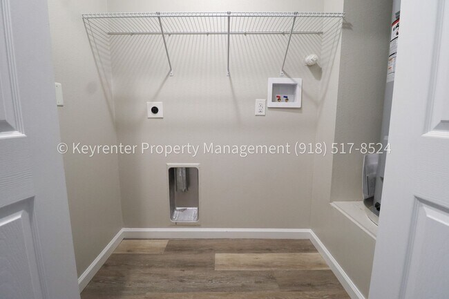 Building Photo - 4124 W 56th Pl