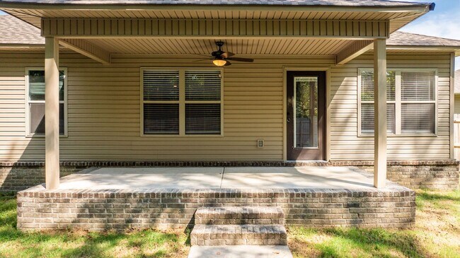 Building Photo - 18 Lilly Ann Cir