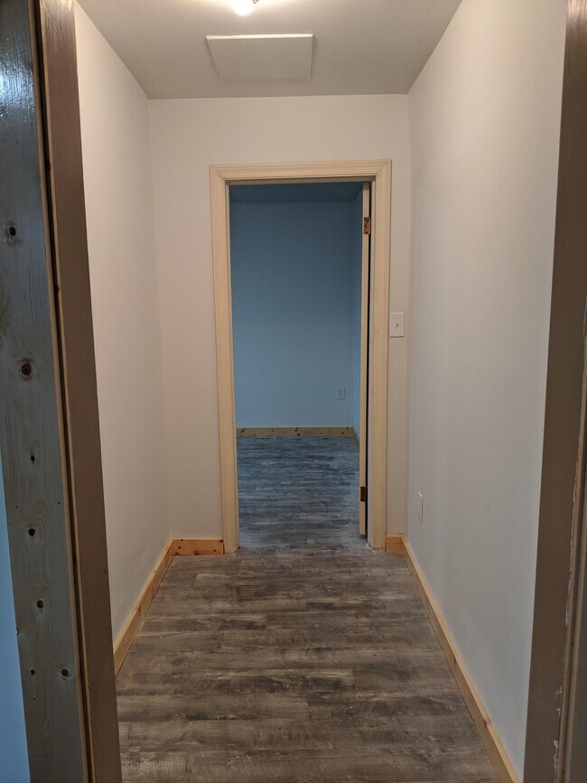 Building Photo - 410 W Maple St