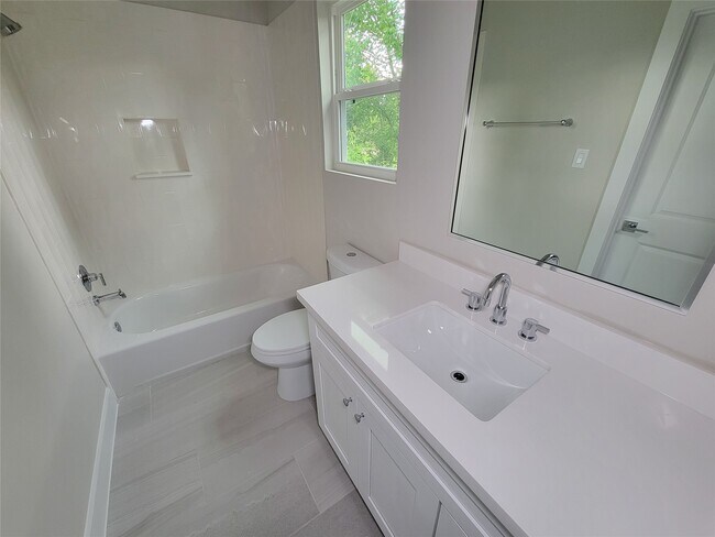 Building Photo - 8014 Huntington Spgs Ln