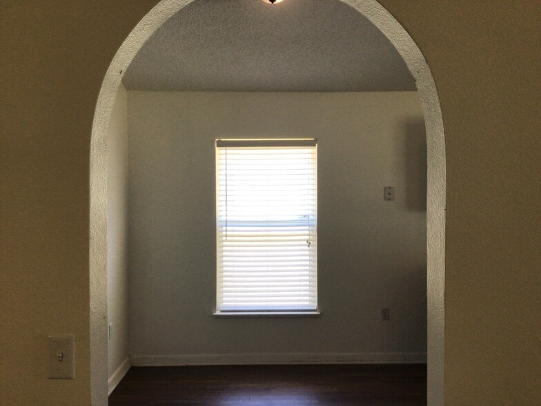Building Photo - 16019 Horizon Ct