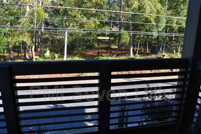 Building Photo - 828 N Duval St