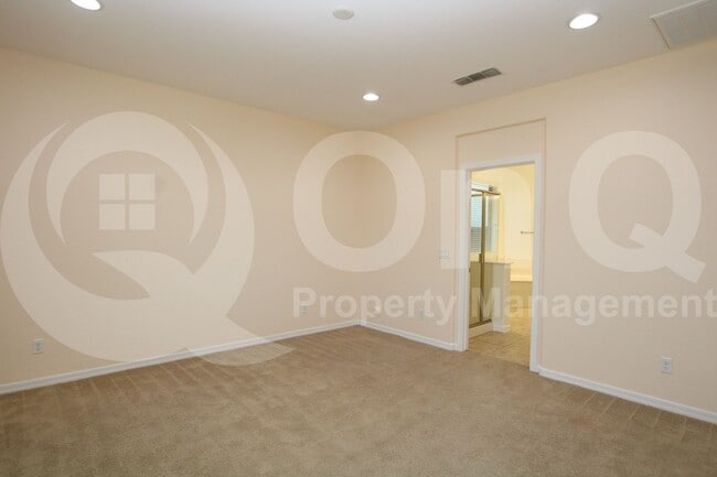 Building Photo - 1465 E Ibis St