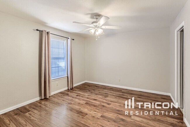 Building Photo - 606 Meadow Grove Dr