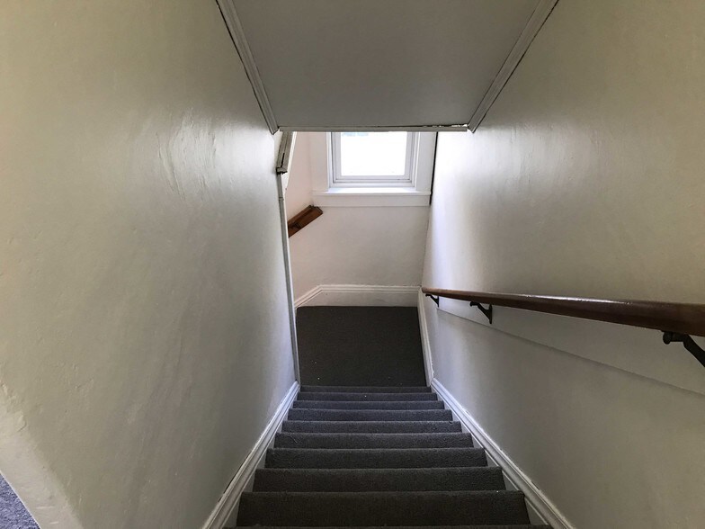 Building Photo - 45 Sunnyside Dr