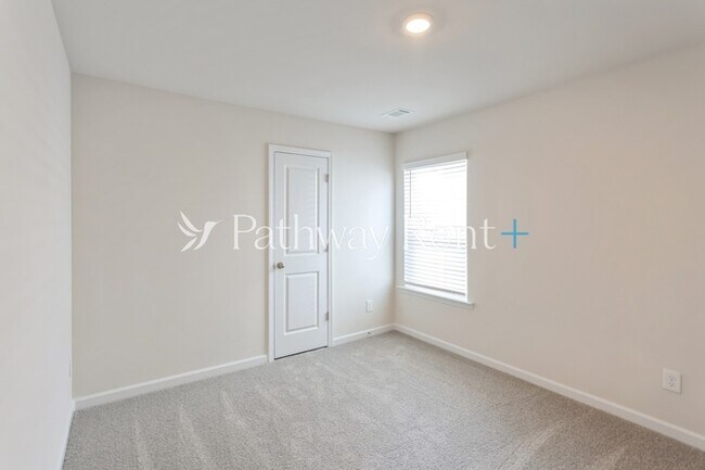 Building Photo - 608 Mackenzie Cv