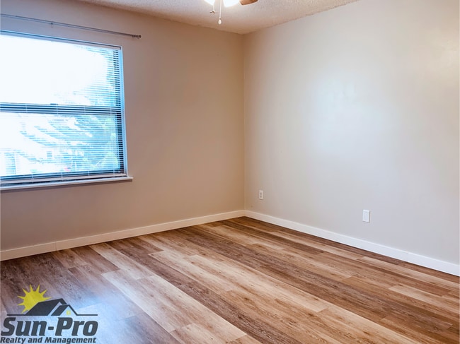 Building Photo - 3960 Oak Trail Run