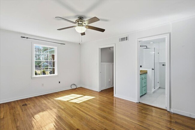 Building Photo - 2 Bedroom 2 Bath located in Northeast Jackson