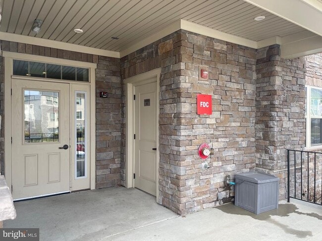 Building Photo - 5742 Meadowood St