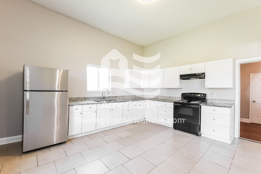 Building Photo - 119 Wellington St