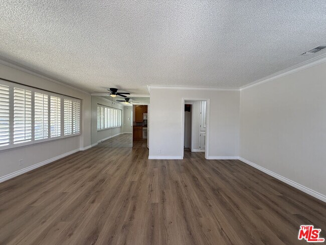 Building Photo - 5908 S Fairfax Ave