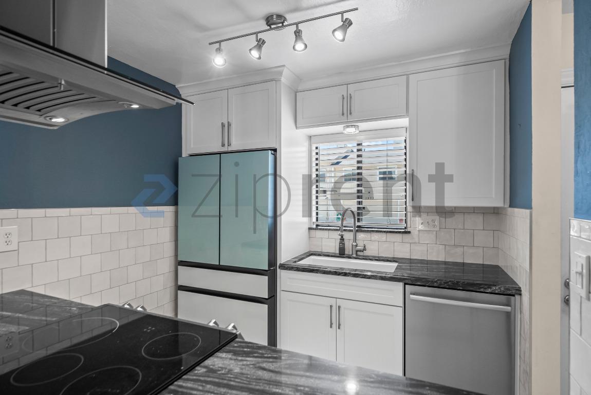 Building Photo - 1697 Pso Laguna Seco