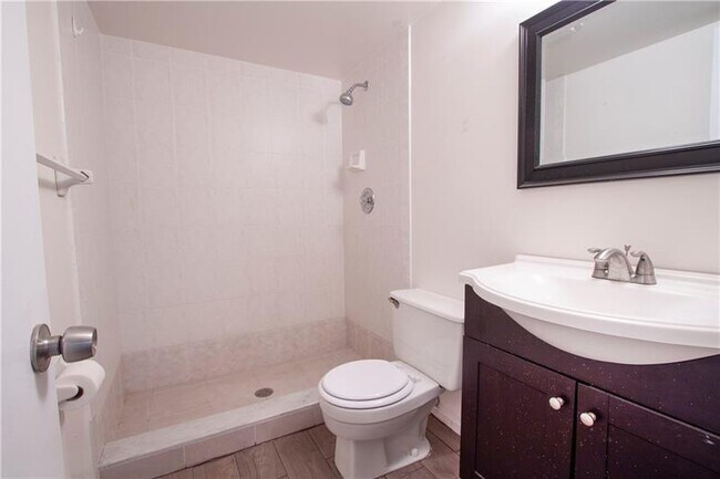 Building Photo - 3123 Oakland Shores Dr