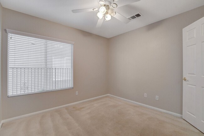 Building Photo - POOL House in Silverado Ranch!
