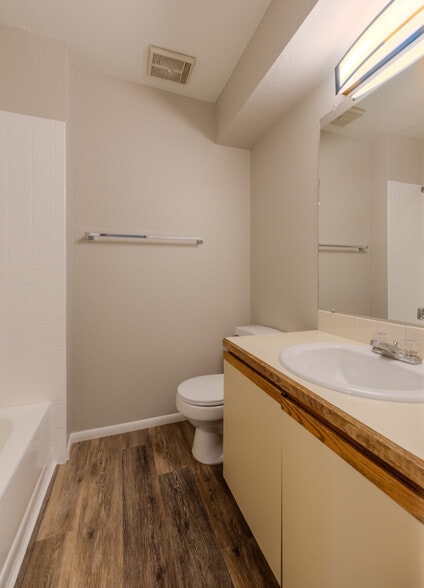 Building Photo - 5530 Stonewall Pl