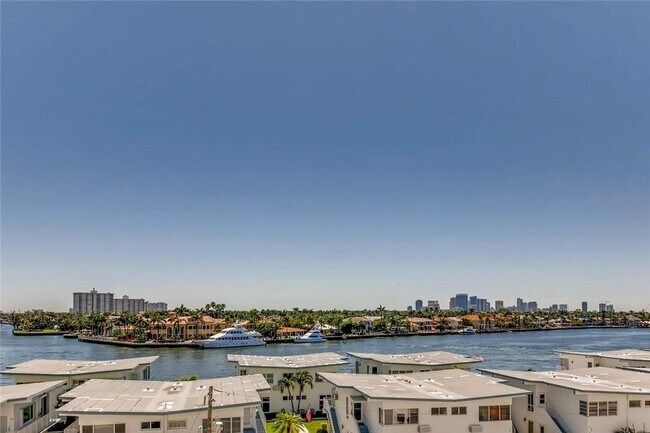 Building Photo - 401 N Birch Rd