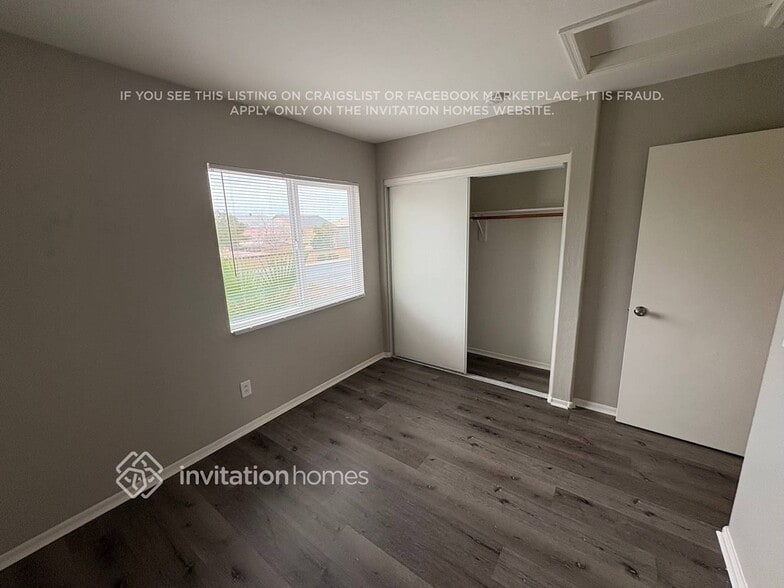 Building Photo - 12901 N El Frio St