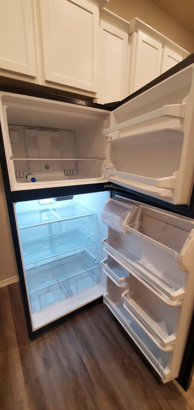 Building Photo - 11726 White Cedar St