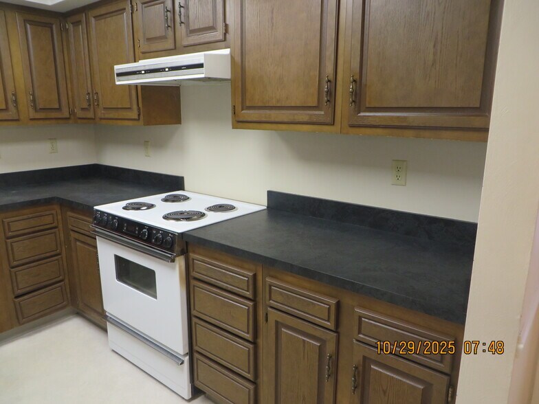 Building Photo - 2016 E 10th St