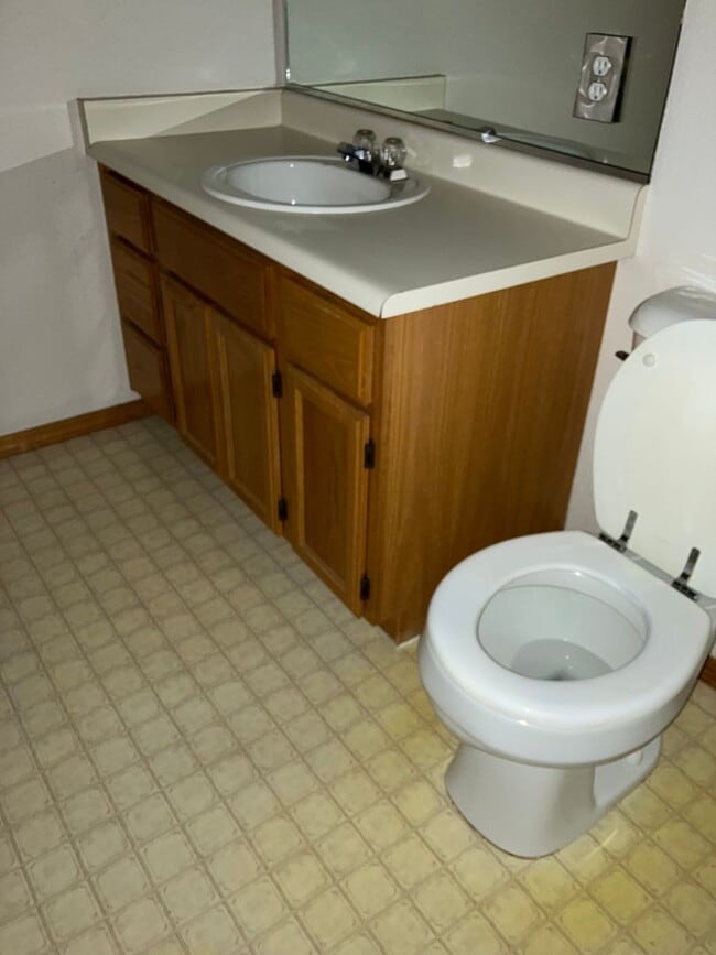 Building Photo - 2 BEDROOM, 2 BATH CONDO FOR RENT