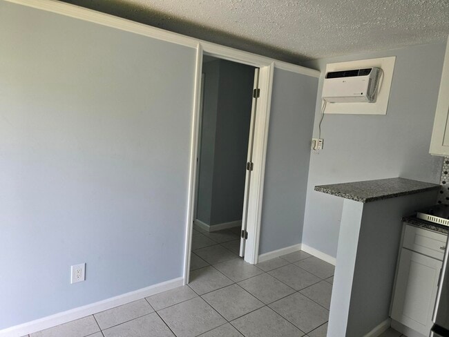 Building Photo - 513 Greynolds Cir