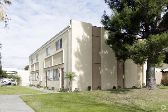 Building Photo - Palm Tree Gardens Apartments