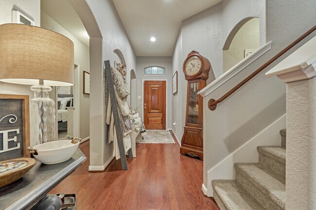 Building Photo - 204 Forest Peak Way