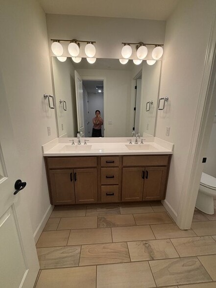 Building Photo - 2121 W Sonoran Desert Dr